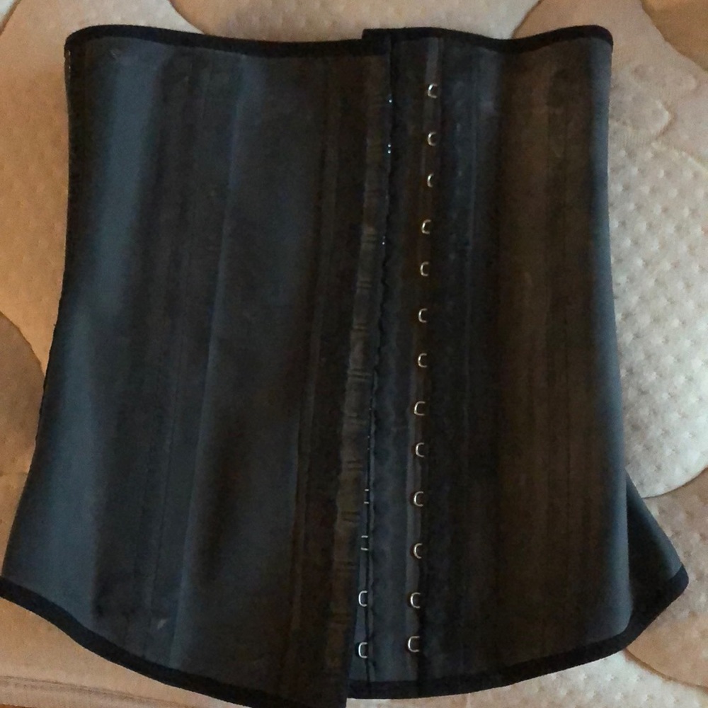 Never worn Ann Chery waist trainer